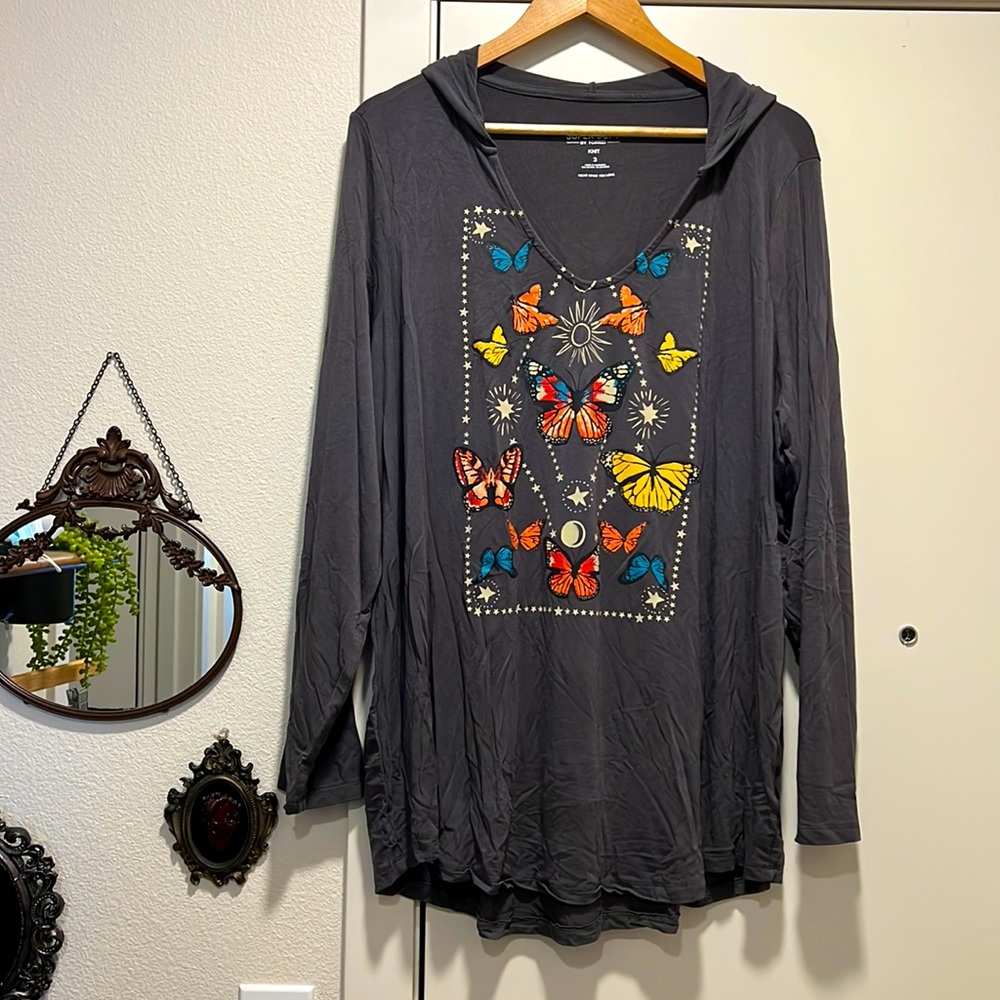Graphic Classic Fit Super Soft Long Sleeve Hoodie (Butterfly Print)